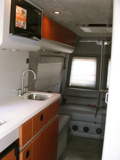 WEEKENDER - Image 1 of 9