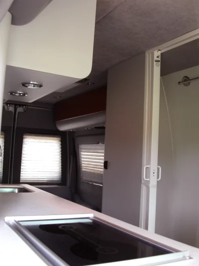 WEEKENDER - Image 3 of 9