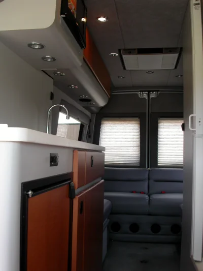 WEEKENDER - Image 6 of 9