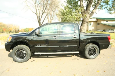 NISSIAN - Image 12 of 23