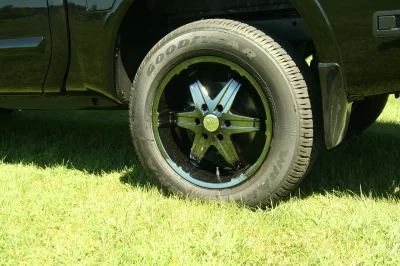 NISSIAN - Image 6 of 23