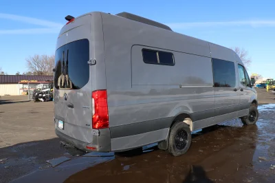 LIGHT CAMPER - Image 10 of 56