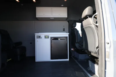 LIGHT CAMPER - Image 12 of 56