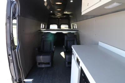 LIGHT CAMPER - Image 13 of 56