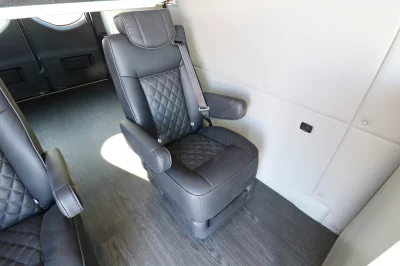 LIGHT CAMPER - Image 14 of 56