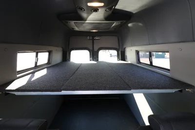 LIGHT CAMPER - Image 16 of 56