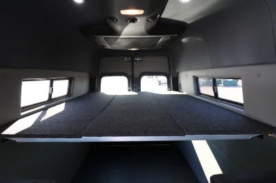 LIGHT CAMPER - Image 17 of 56