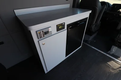 LIGHT CAMPER - Image 19 of 56