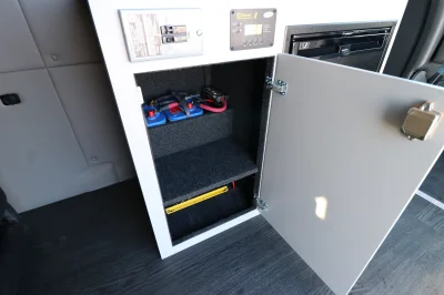 LIGHT CAMPER - Image 24 of 56