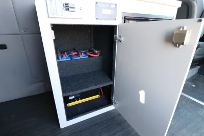 LIGHT CAMPER - Image 25 of 56