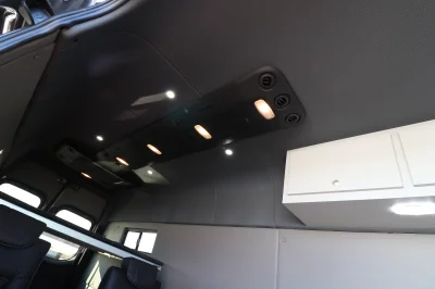 LIGHT CAMPER - Image 29 of 56