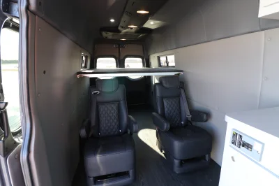 LIGHT CAMPER - Image 34 of 56