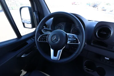 LIGHT CAMPER - Image 36 of 56