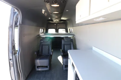 LIGHT CAMPER - Image 38 of 56