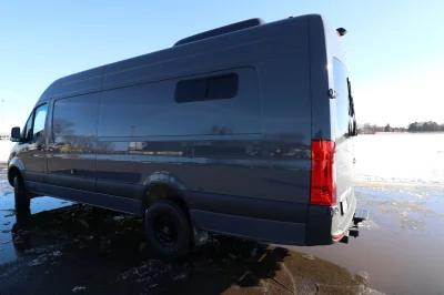 LIGHT CAMPER - Image 4 of 56