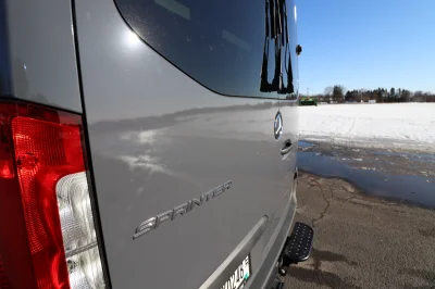 LIGHT CAMPER - Image 44 of 56