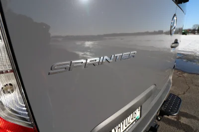 LIGHT CAMPER - Image 45 of 56