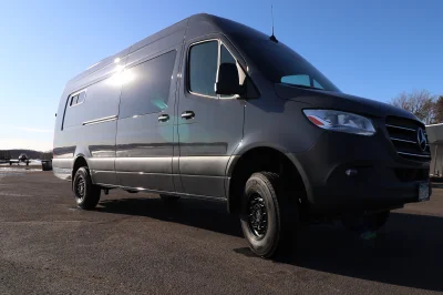 LIGHT CAMPER - Image 53 of 56