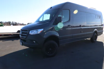 LIGHT CAMPER - Image 54 of 56