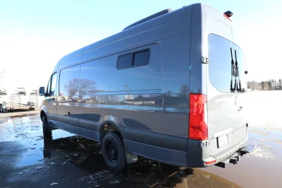 LIGHT CAMPER - Image 8 of 56