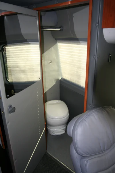 OFFICE TRAVELER - Image 15 of 42