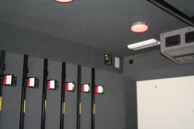 SWAT BOX VAN - Image 26 of 49