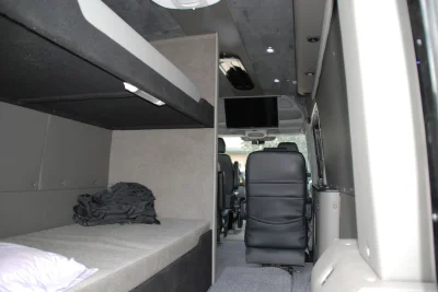 GROUP TRAVEL - Image 14 of 18