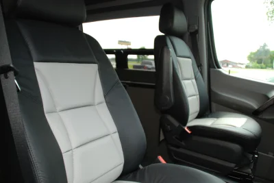 GROUP TRAVEL - Image 6 of 18