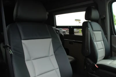 GROUP TRAVEL - Image 7 of 18