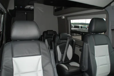 GROUP TRAVEL - Image 8 of 18