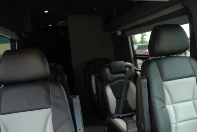 GROUP TRAVEL - Image 9 of 18