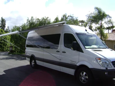 FAMILY CAMPER - Image 1 of 16