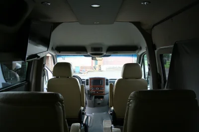 FAMILY CAMPER - Image 11 of 16