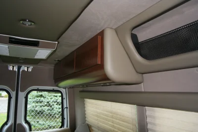 FAMILY CAMPER - Image 13 of 16