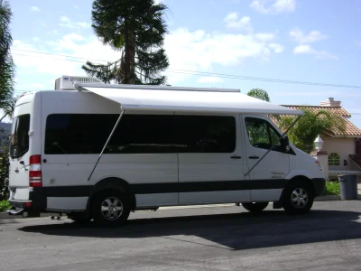 FAMILY CAMPER - Image 3 of 16