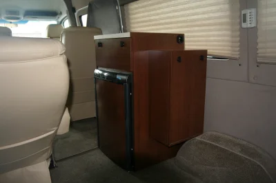 FAMILY CAMPER - Image 8 of 16