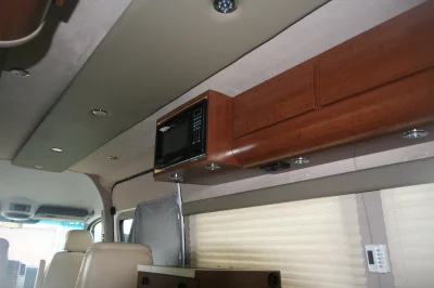 FAMILY CAMPER - Image 9 of 16