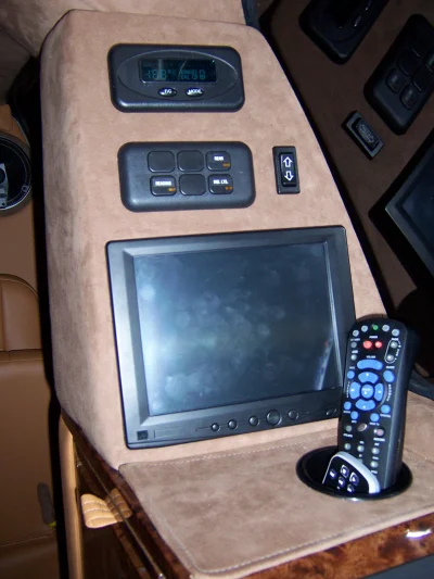 CADILLAC - Image 61 of 74