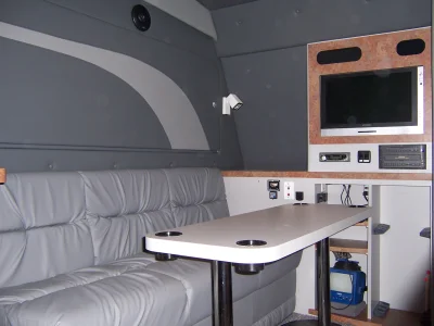 INTERIORS - Image 2 of 36