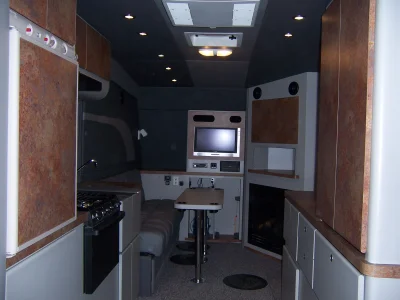 INTERIORS - Image 4 of 36