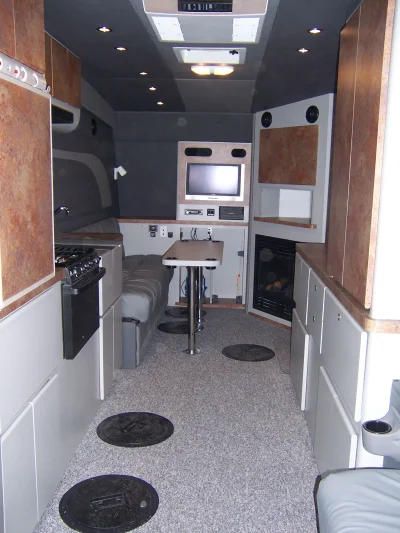 INTERIORS - Image 6 of 36