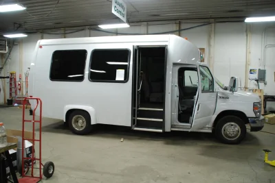 MINI BUS - Image 15 of 17