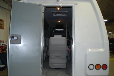 MINI BUS - Image 16 of 17