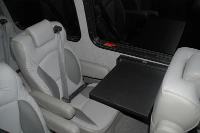 MINI BUS - Image 4 of 17