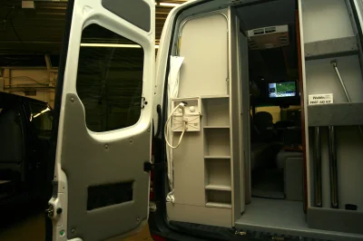 WHITE - Image 17 of 129