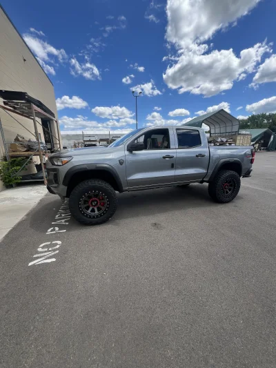 2026 CHEVY COLORADO - RAMPAGE PACKAGE  - STERLING GRAY (GXD) - 2026 CHEVY COLORADO RAMPAGE - Image 4 of 15