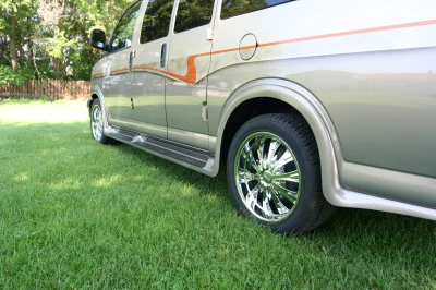 TAN TWO TONE SWB LT - 2020 CHEVY  GALAXY - Image 8 of 22