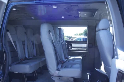 BLACK LWB LT - 2020 CHEVY  SHUTTLE - Image 4 of 7