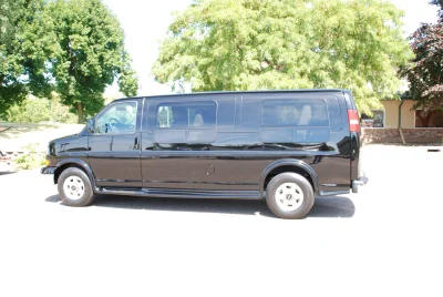 BLACK LWB LT - 2020 CHEVY  SHUTTLE - Image 7 of 7