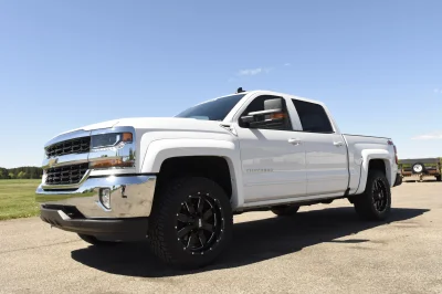 SUMMIT WHITE - 2018 CHEVY SILVERADO 1500 M80 - Image 2 of 9